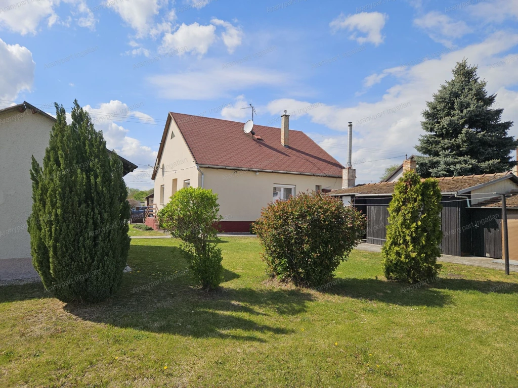 c3-1-name c2-1-name, Bőny