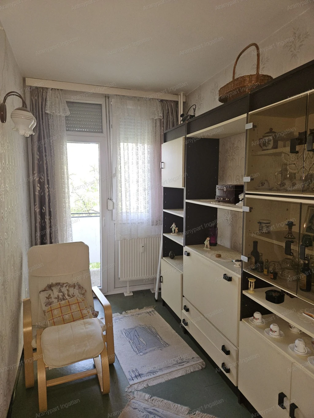 Győr Adyvárosban, parkra néző, panel programon átesett, 44 m2-es, erkélyes lakás eladó!