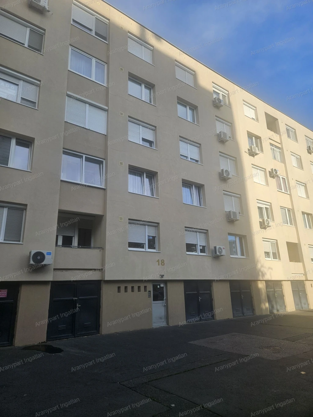 Győr, Adyváros csendes utcájában, 53 m2-es, szigetelt, 2 szobás lakás eladó!