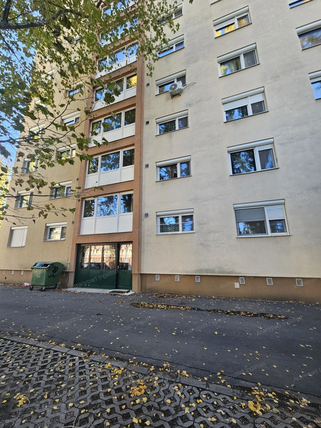 Győr-Nádorvárosban, panelprogramos, 65 m2-es, 4 szobás, 4. emeleti lakás eladó!