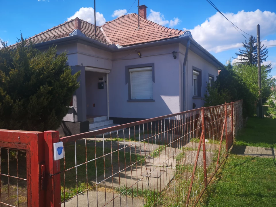 Eladó családi ház, Jászladány