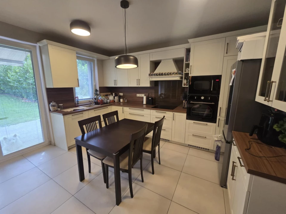 Eladó ikerház, Feketeerdő