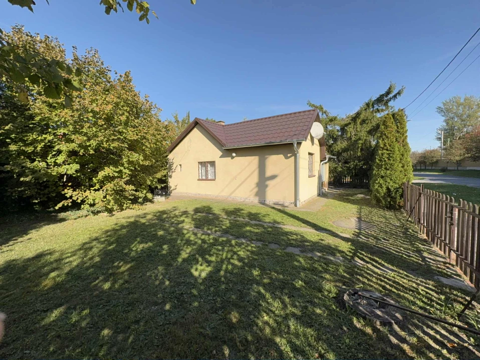 Eladó hétvégi ház, Balatonfenyves