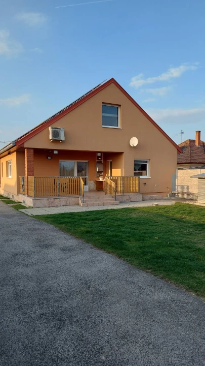 Eladó családi ház, Kóny