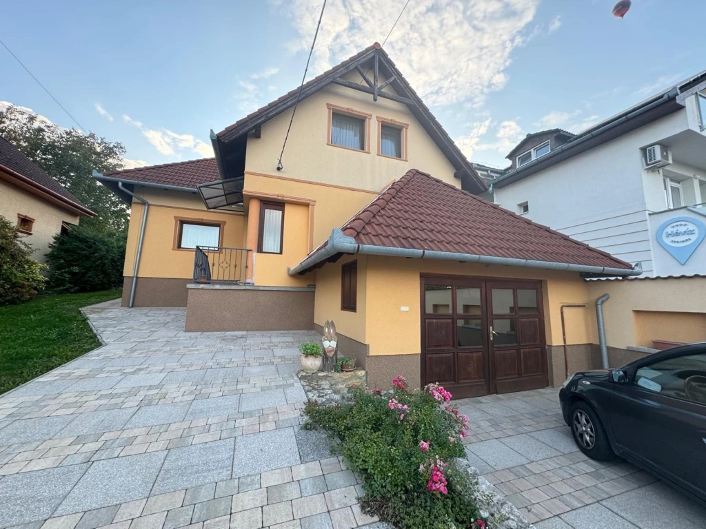 c3-1-name c2-1-name, Alsópáhok