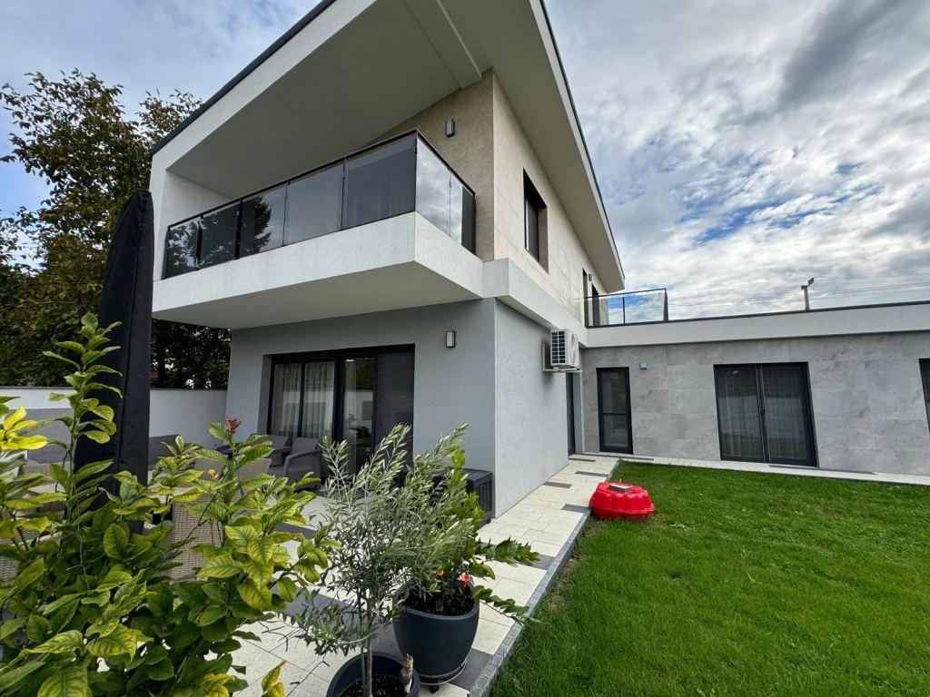 c3-1-name c2-1-name, Hévíz