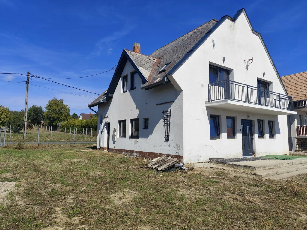 Ház- házrész · 4 hálószoba · 170 m² · 280.000 Ft