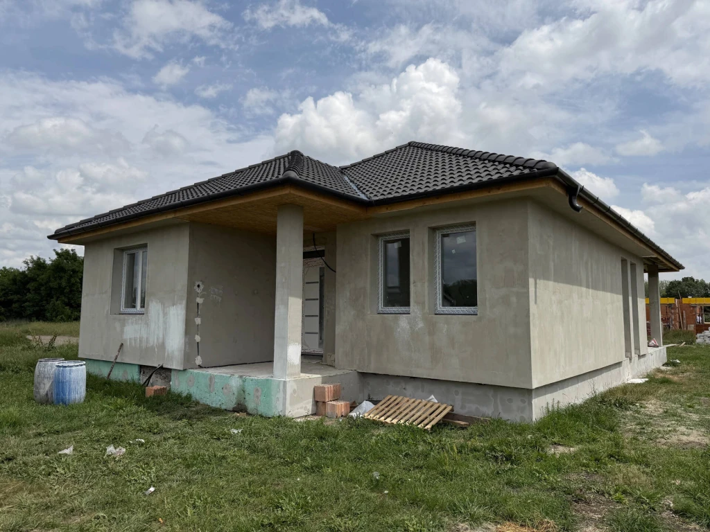 Eladó családi ház, Gyöngyöshalász