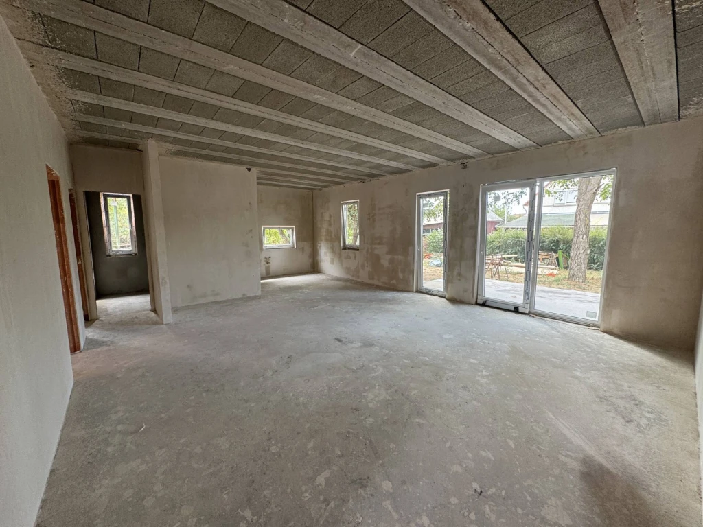 Prémium kategóriás ikerház Gödöllőn! 115 m2 lakóterület, amerikai konyhás nappali plusz 4 szoba, 20 m2 terasz és sok extra!