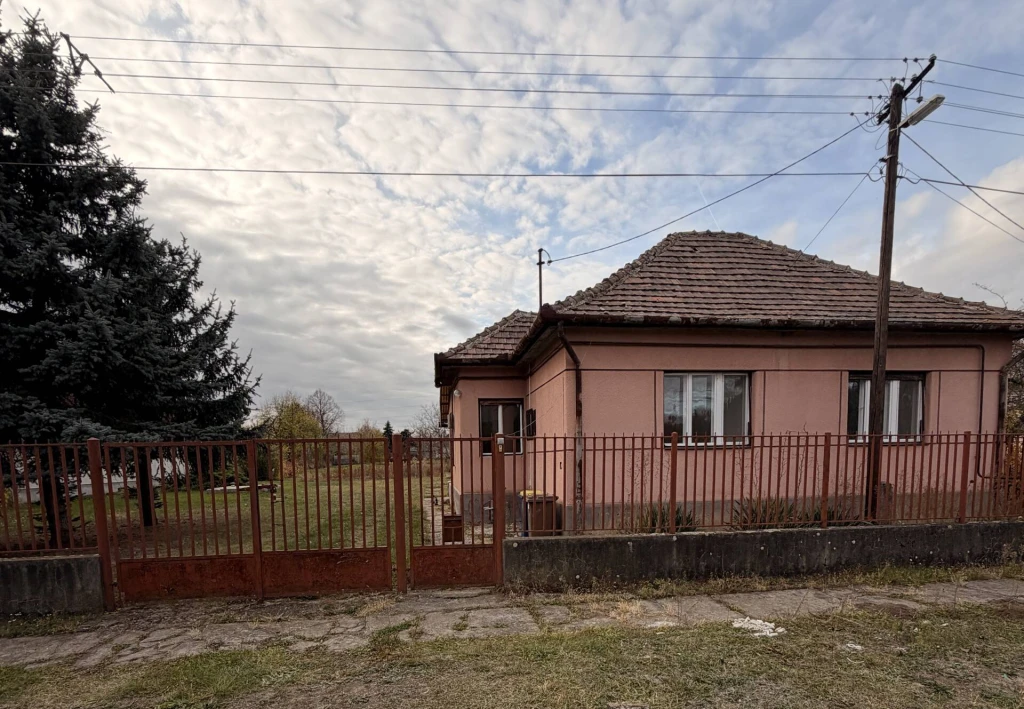 Eladó családi ház, Lőrinci