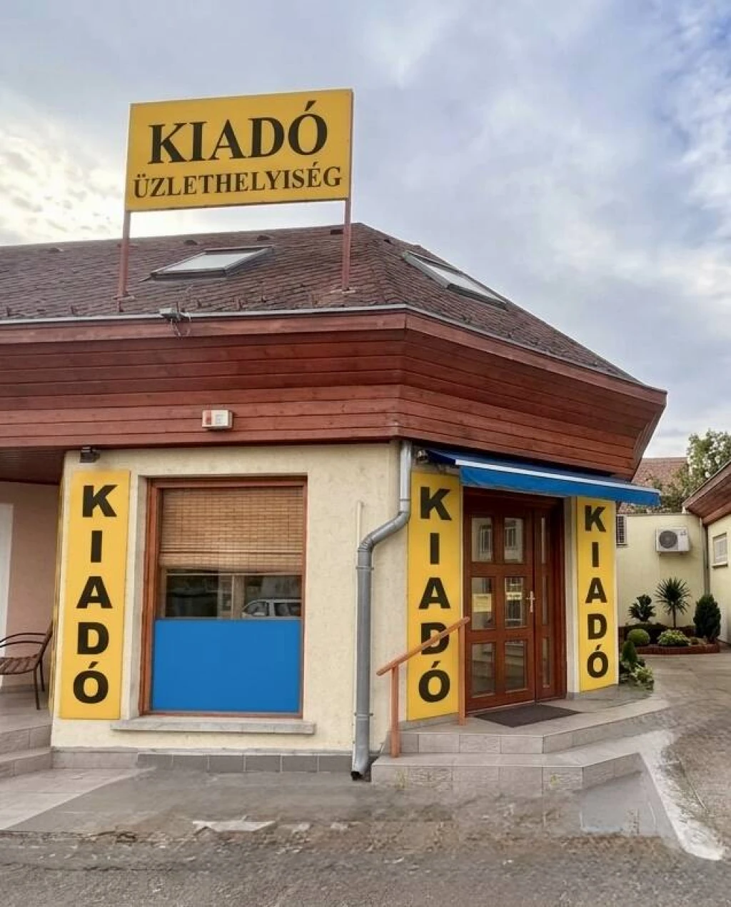 KIADÓ 58 M²-ES UTCFRONTI ÜZLETHELYISÉG DUNAKESZI FREKVENTÁLT RÉSZÉN!