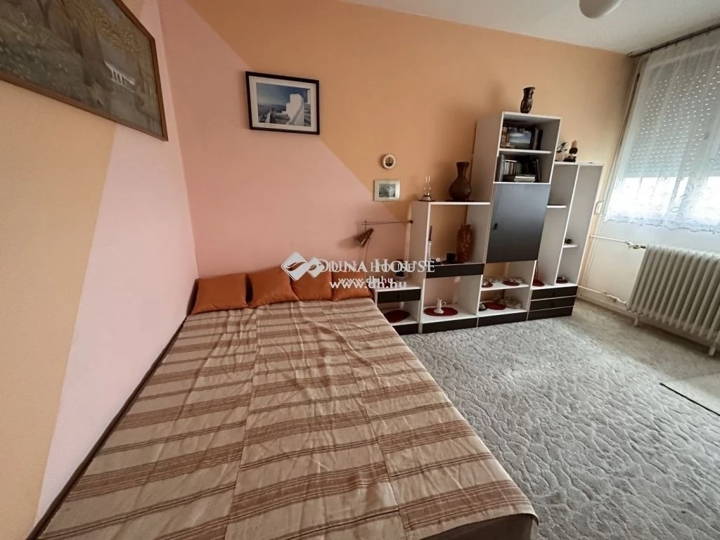 Vizslaparki utcában eladó 9.emeleti lakás kedvező áron