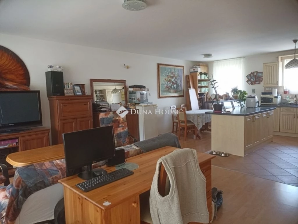 Eladó lakás, Teskánd