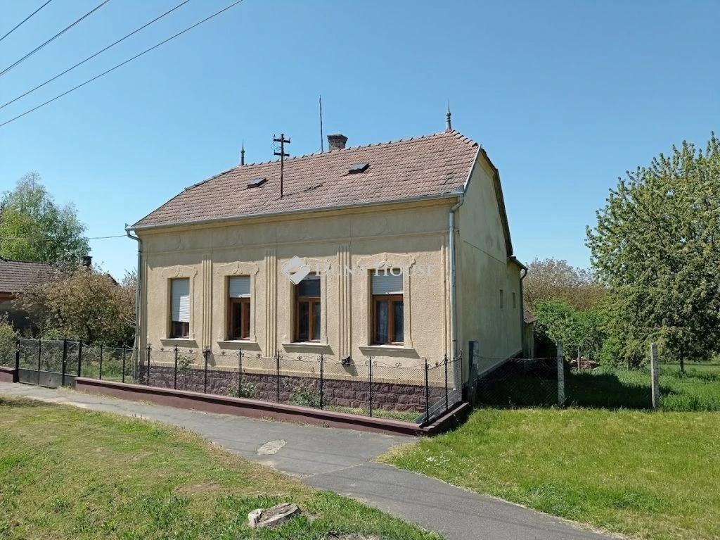 Eladó ház, Batyk