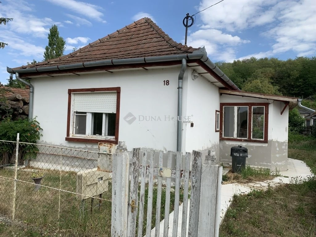 Eladó ház, Kisbucsa
