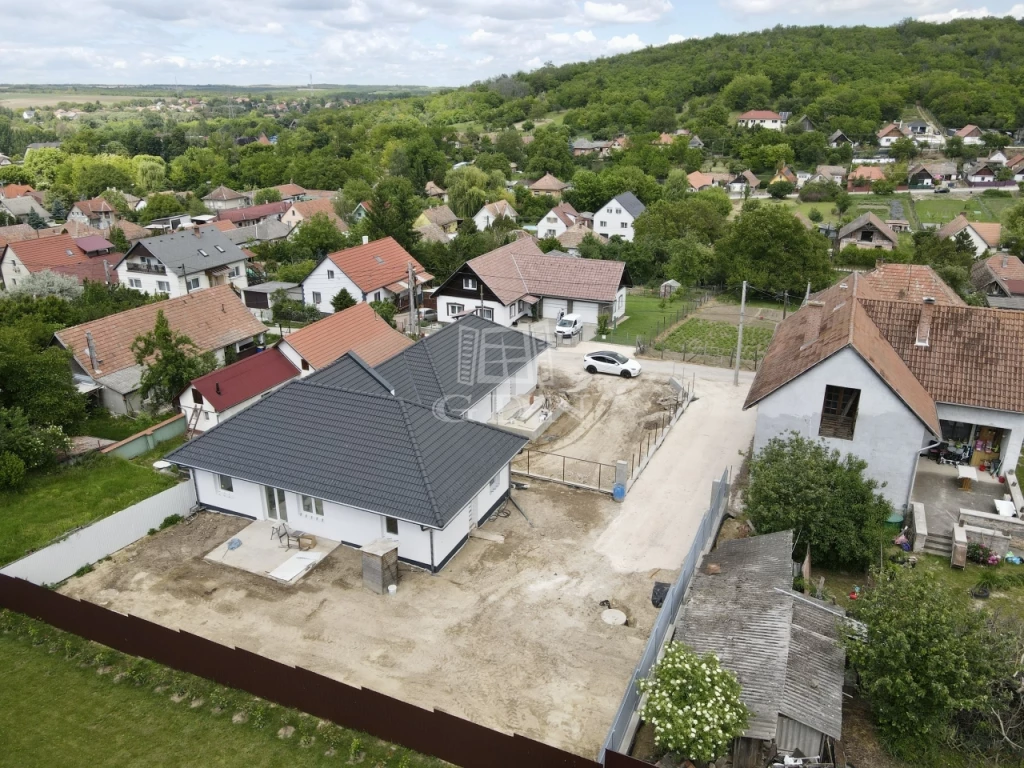 Eladó ikerház, Mende, Toldi köz