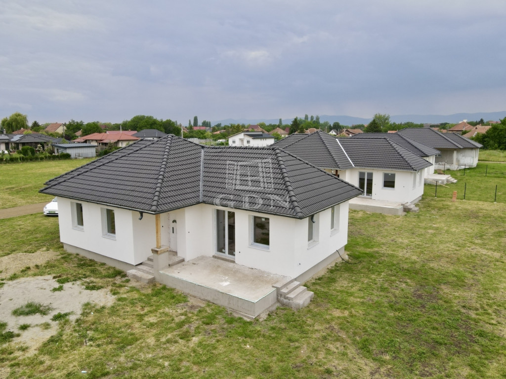 5 bed · 97m² · Ház