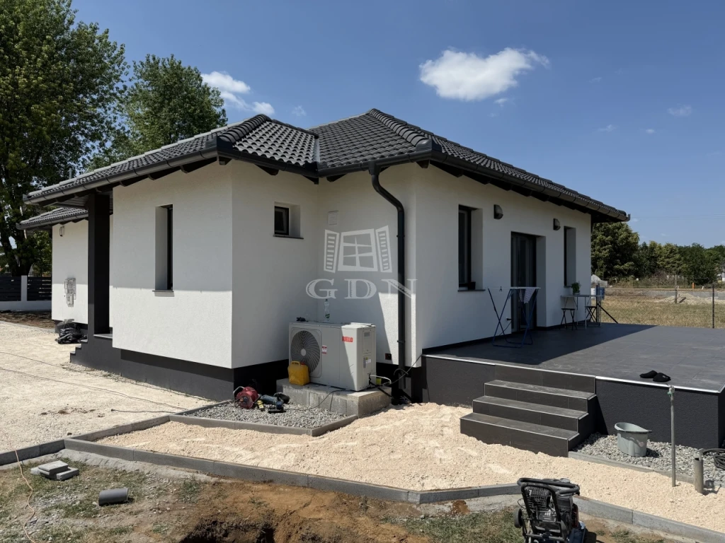 c3-1-name c2-1-name, Sülysáp, Határ út