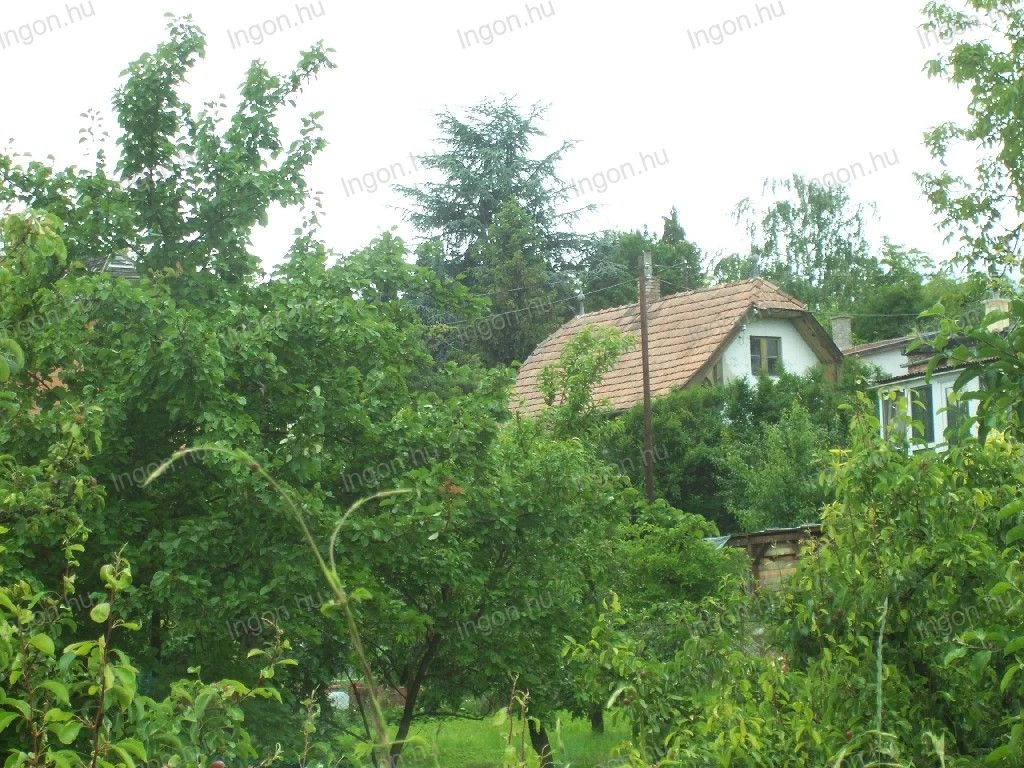 Eladó két ház Sopron településen, Virágvölgyben