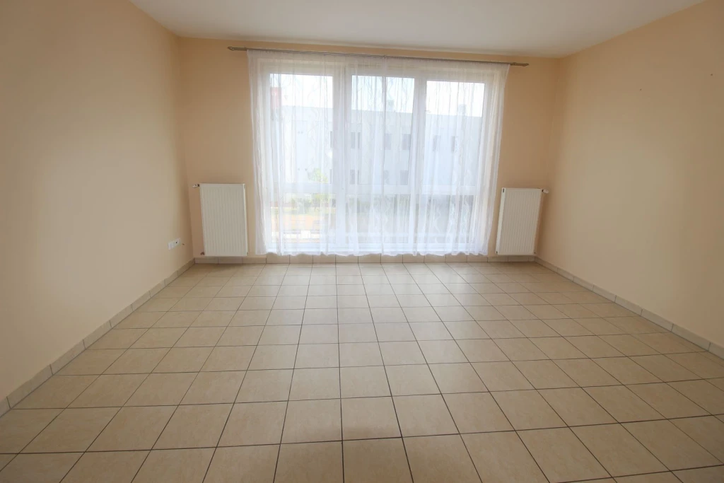 Kiadó 53 m2 tégla lakás, Győr