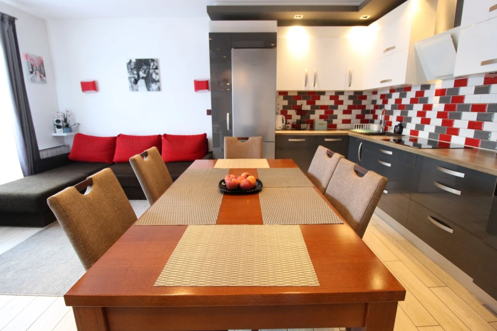 ELADÓ GYŐR-NÁDORVÁROSBAN egy igazi „GYÖNGYSZEM”!