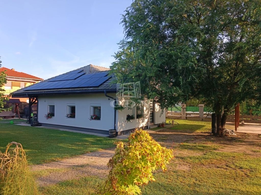 For sale semi-detached house, Göd, Komlókert utca
