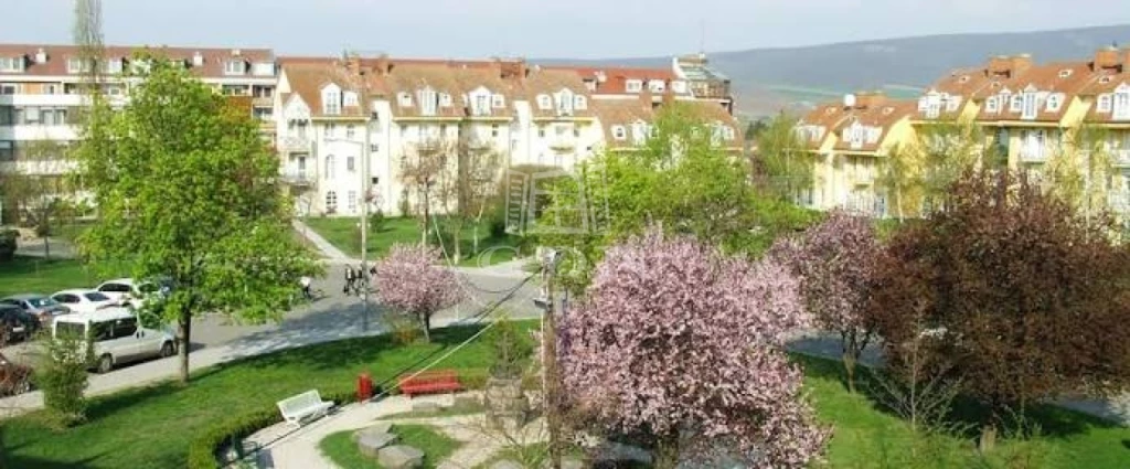 Eladó téglalakás, Pásztó, Csillag tér