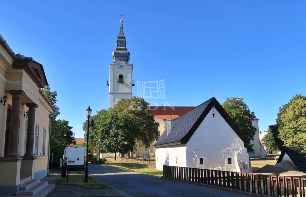 Eladó téglalakás, Pásztó, Csillag tér