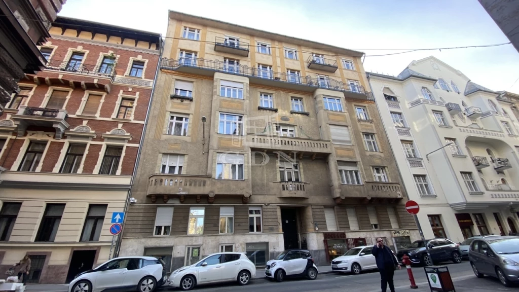 For sale brick flat, Budapest VIII. kerület, Palotanegyed, Blaha Lujza tér közelében