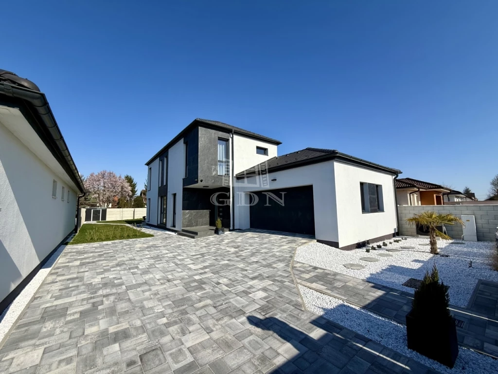 Eladó családi ház, Győr, Ménfőcsanak, Gangl András