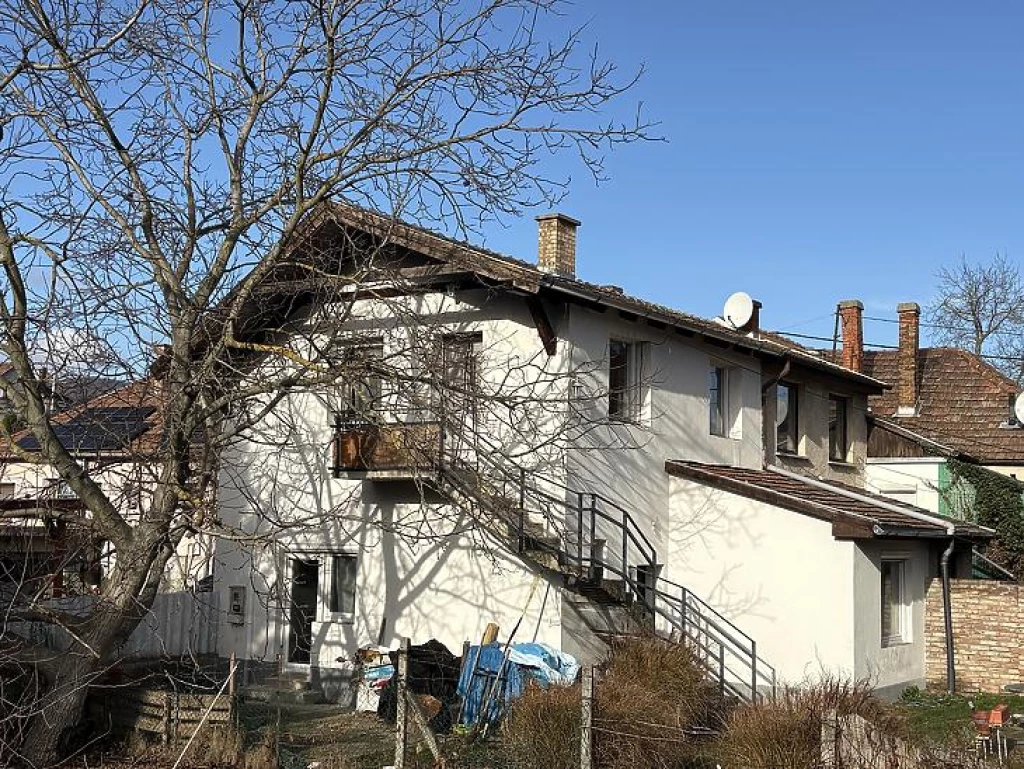 Eladó sorház, Pomáz