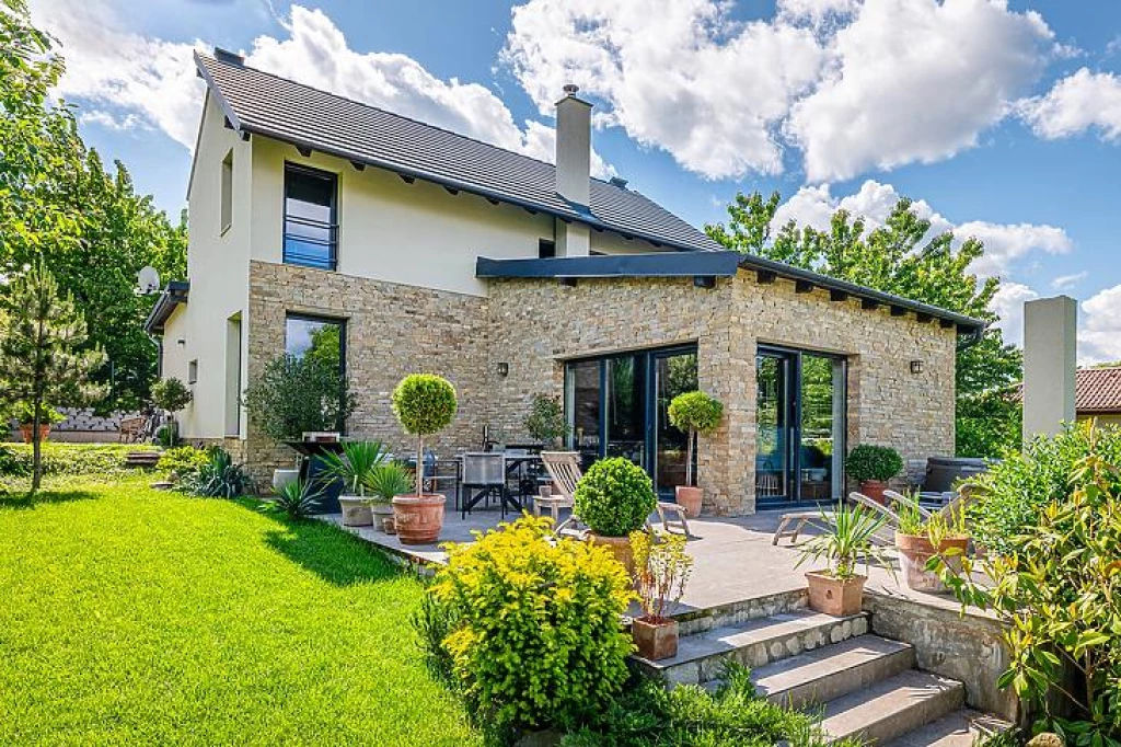 Eladó családi ház, Budakalász