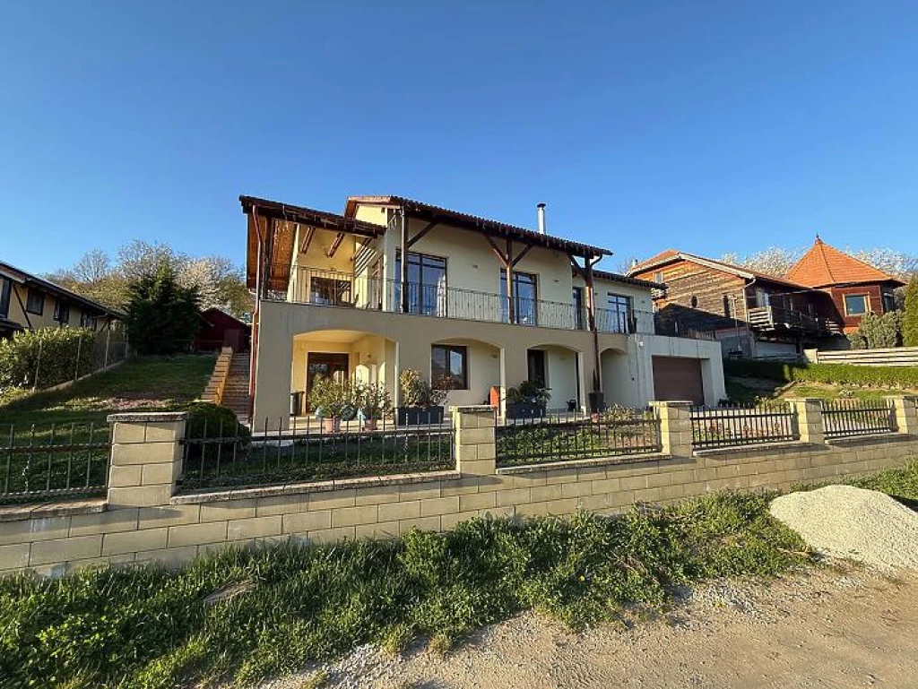 c3-1-name c2-1-name, Pilisszentkereszt