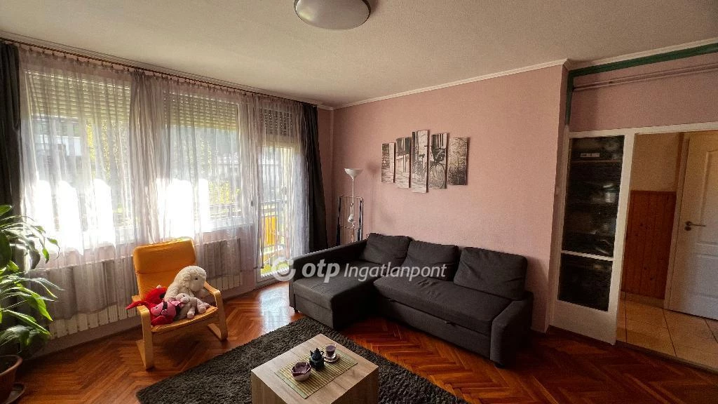 For sale panel flat, Sirok, liget út