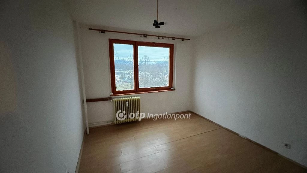 For sale panel flat, Eger