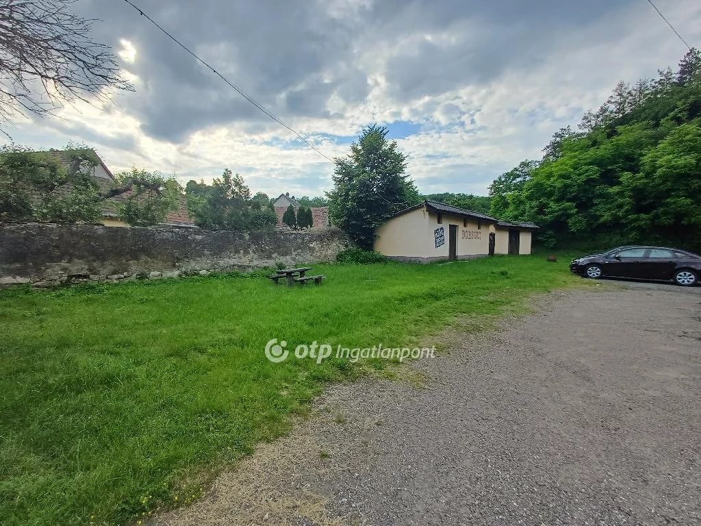 For sale house, Sirok