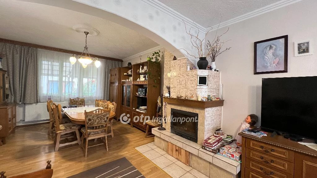 c3-1-name c2-1-name, Felsőtárkány