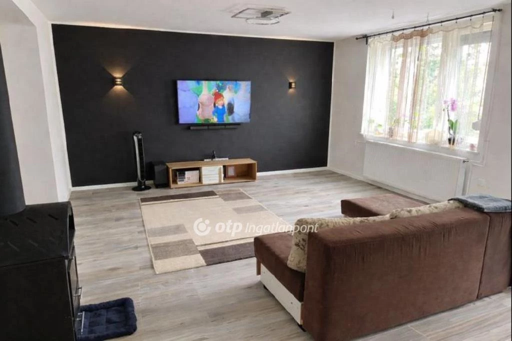 Eladó Ház, Ostoros