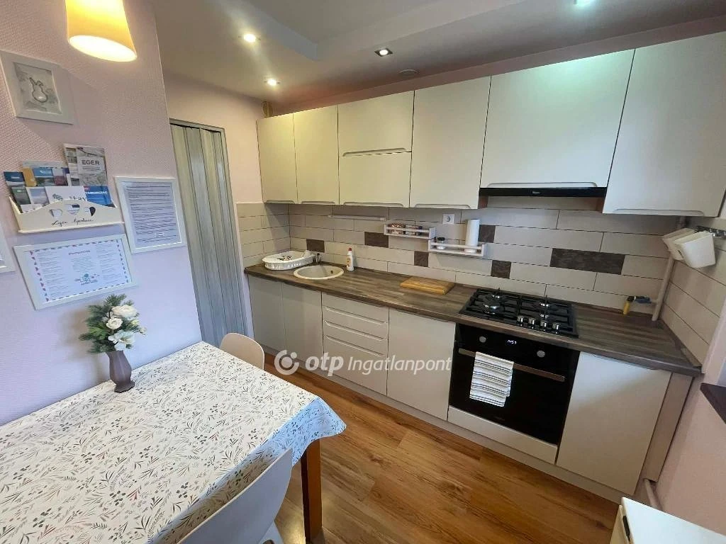 c3-1-name c2-23-name, Eger, Sertekapu utca