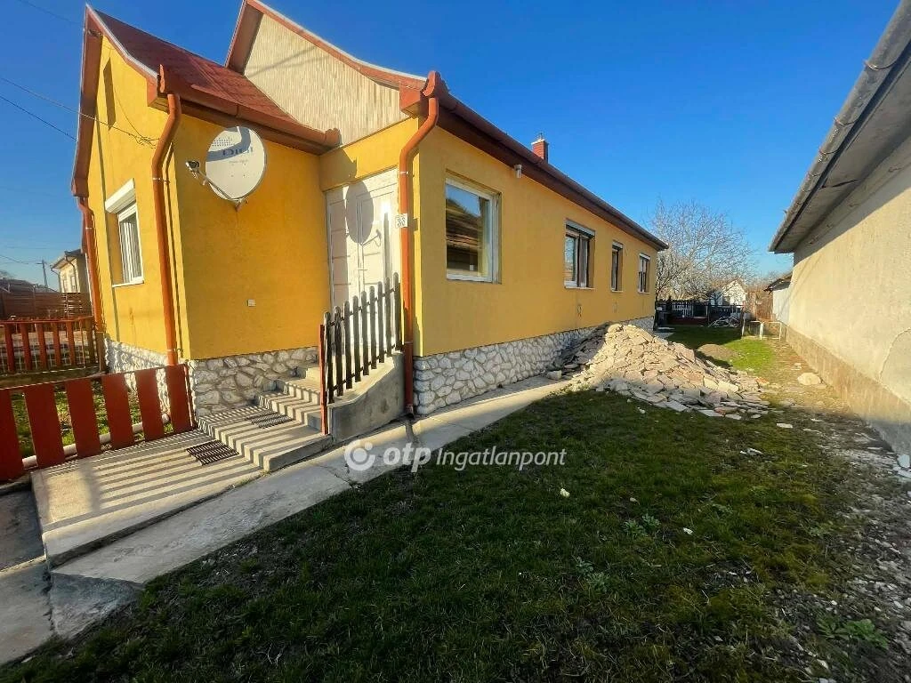 Eladó Ház, Besenyőtelek
