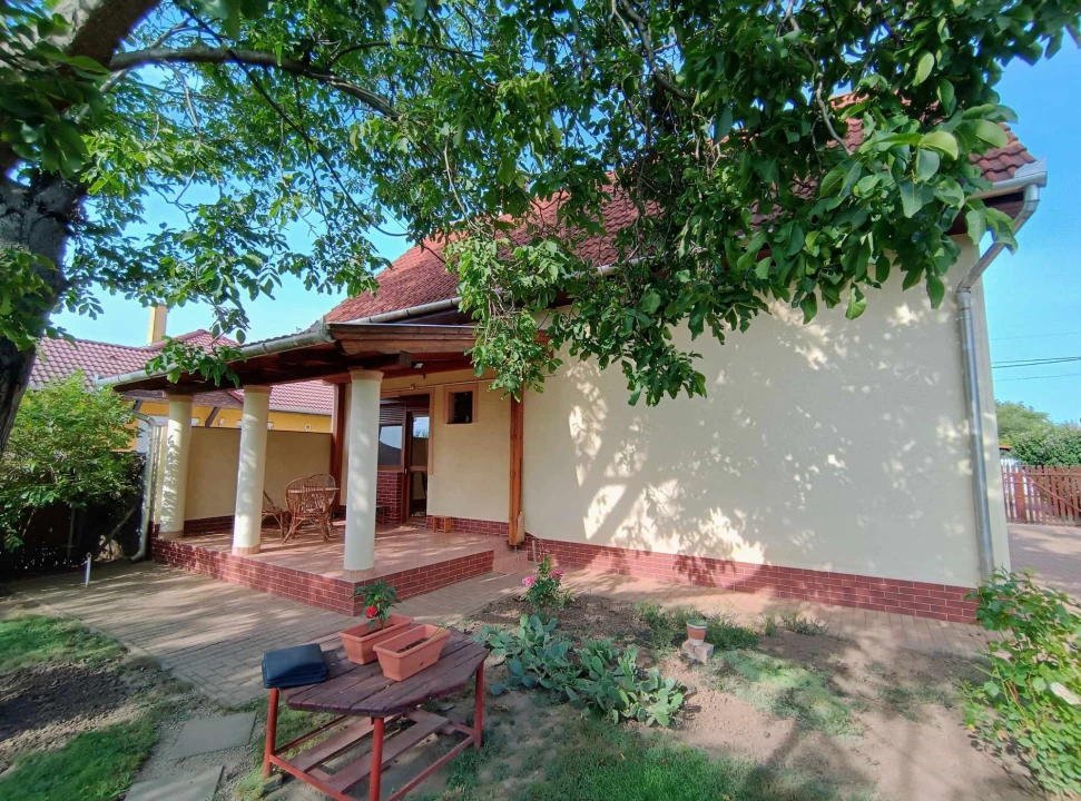 For sale house, Ebes