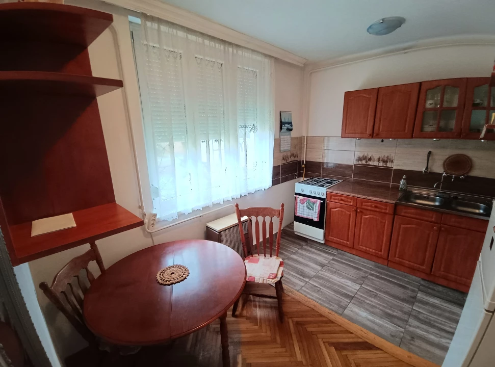 Eladó téglalakás, Debrecen