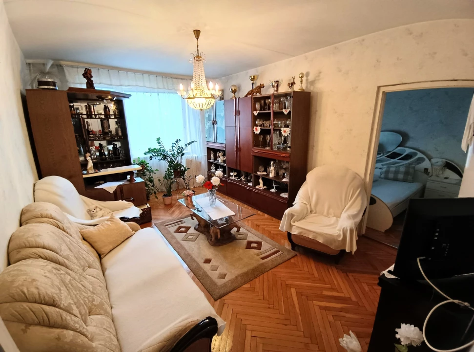 Eladó panellakás, Debrecen