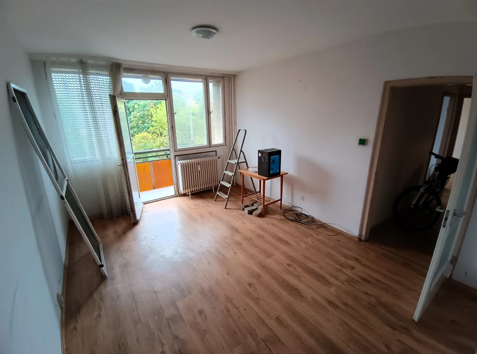 Eladó panellakás, Debrecen