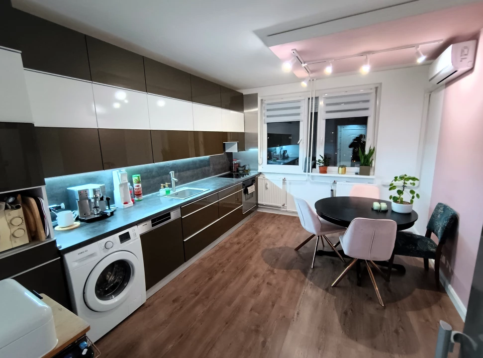 Eladó panellakás, Debrecen