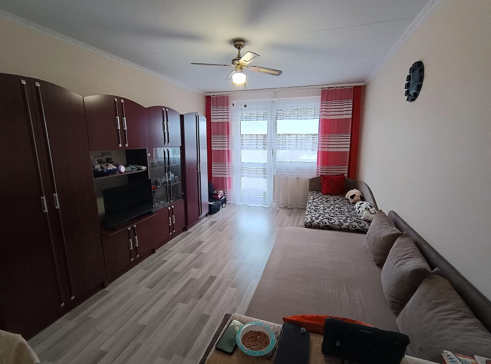 Eladó panellakás, Debrecen