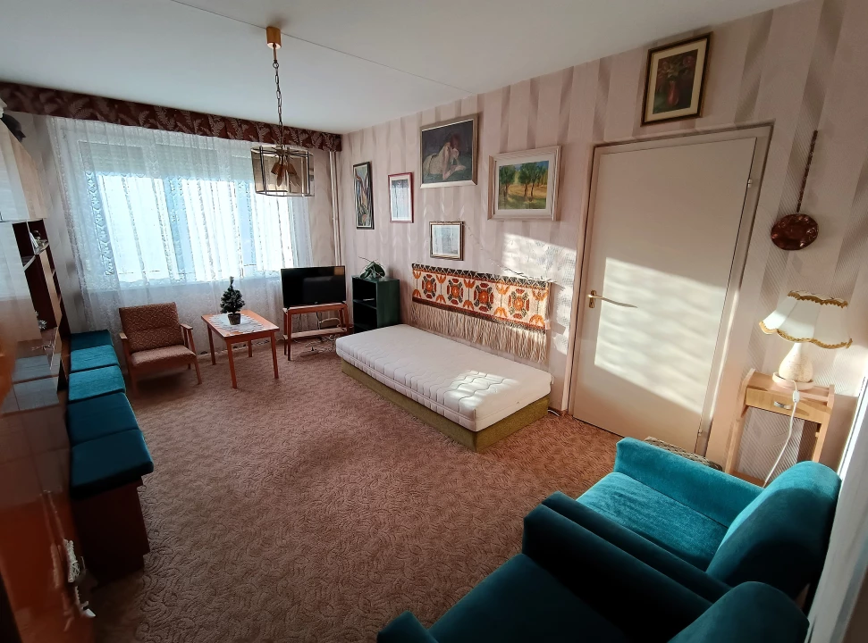 Eladó panellakás, Debrecen