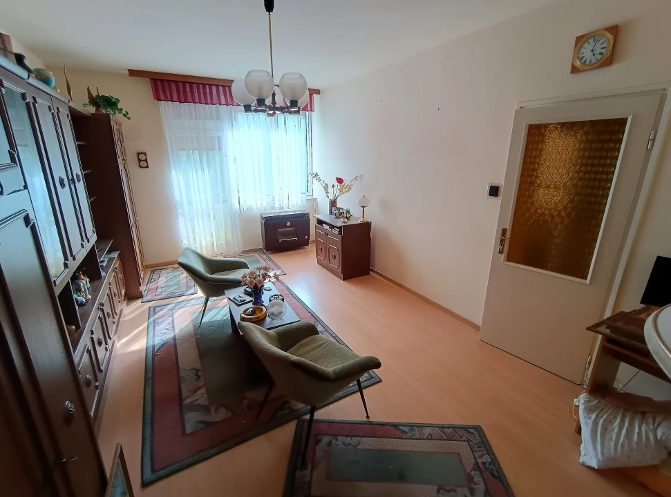 Eladó téglalakás, Debrecen