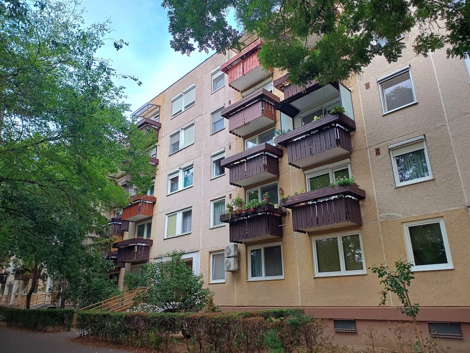 Eladó panellakás, Debrecen