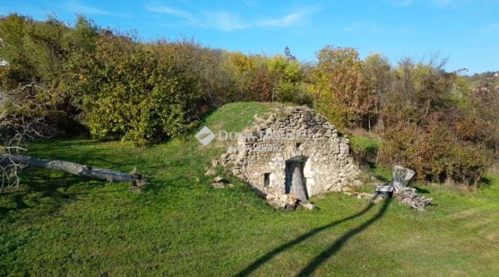 Eladó telek, Tihany